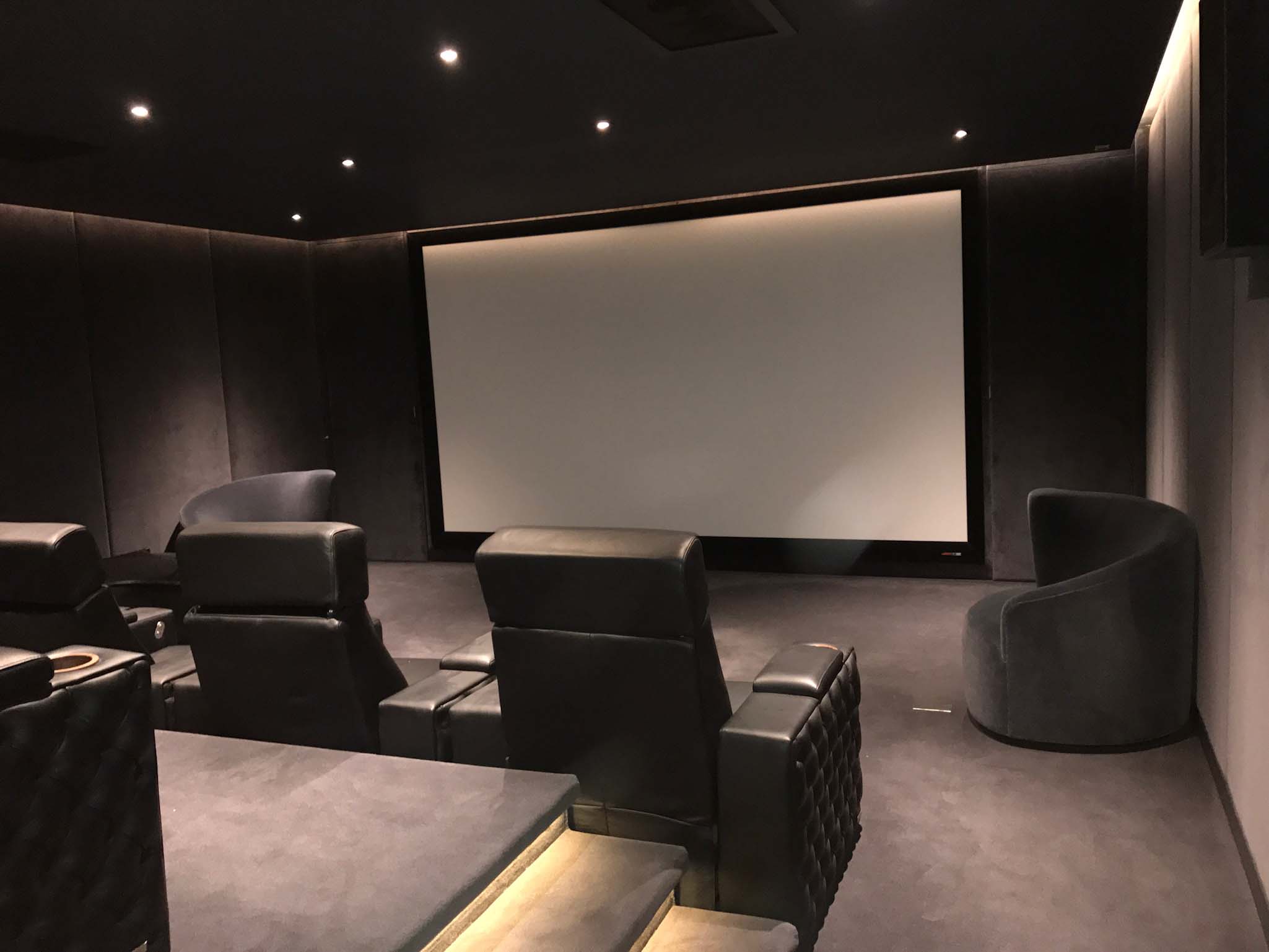 Home cinema screen